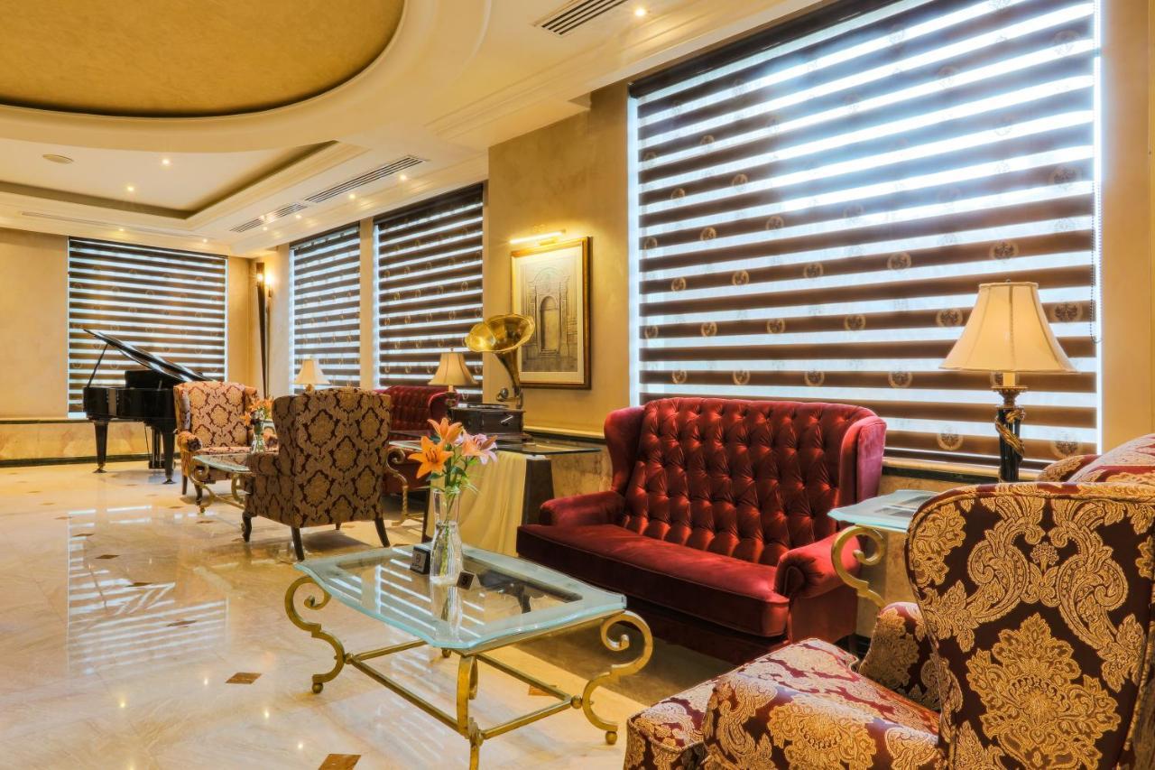 Bristol Hotel Amman Buitenkant foto The lobby of the hotel